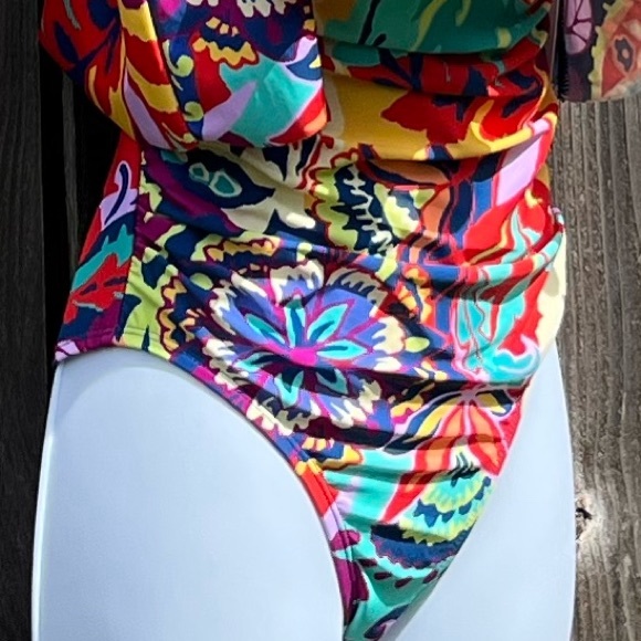 NWT Tahari floral one piece swimsuit size small - Picture 6 of 17